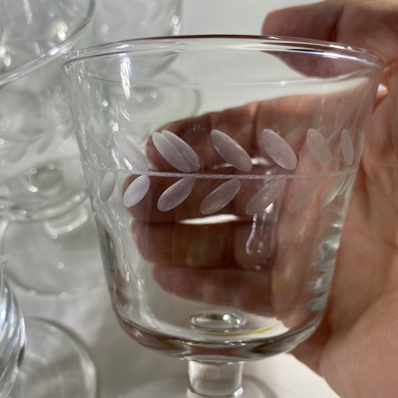 Set of 9 Vintage Glass Etched Laurel Leaf Vine Pattern Pedestal Berry Ice Cream - Picture 5 of 8